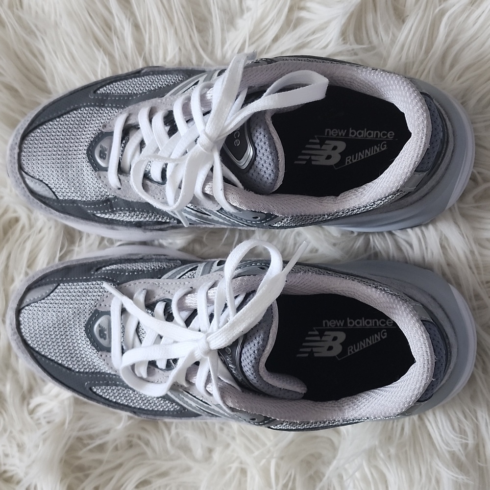 New Balance 990v6 Shoes - Picture 9 of 14